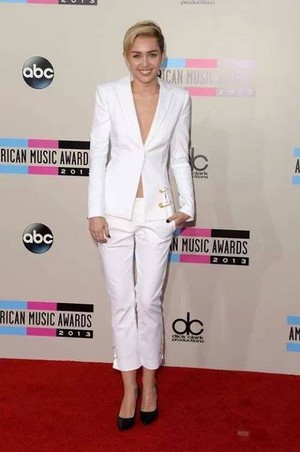 Miley at AMA 2013