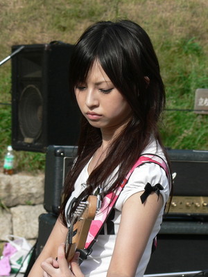  日本女の子バンドのスキャンダル小野 春菜