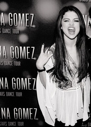  Selena M&G