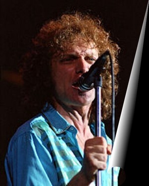  Lou gramm on stage