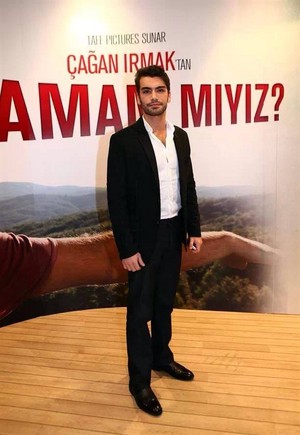  Gurbey in the premiere of the movie 'Tamam Miyiz?'