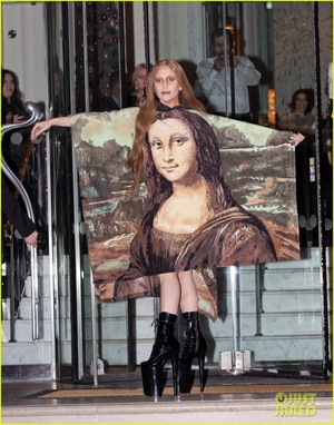  Lady GaGa In Mona Lisa Dress