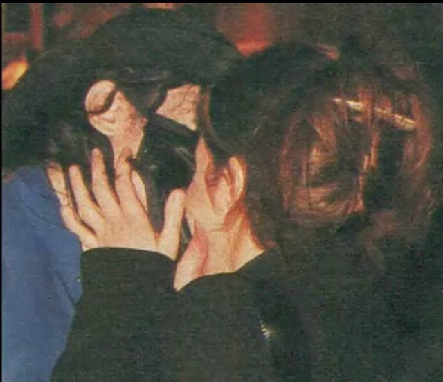 Michael-Jackson-and-Lisa-Marie-image-michael-jackson-and-lisa-marie-36297259-640-551.jpg