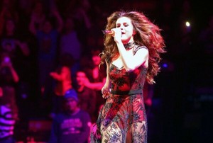  Selena performs in 106.1 キッス FM's Jingle Ball in Seattle - December 8