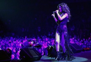  Selena performs in 106.1 চুম্বন FM's Jingle Ball in Seattle - December 8