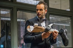  Elementary - Episode 2.13 - All In The Family - Promotional 写真