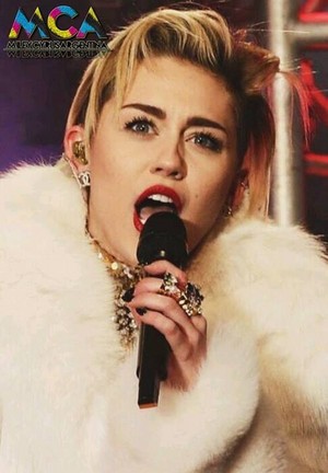  Miley on rockingEve 2014