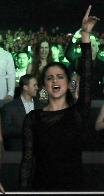  Selena at a Britney Spears konsert (December 27)