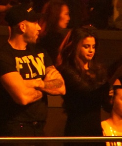  Selena at a Britney Spears tamasha (December 27)
