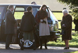  The Royal Family Attends 크리스마스 일 Service