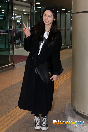  130110 Nana at GIMPO Airport returning from Giappone