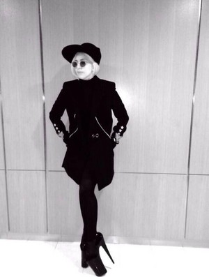  "New Versace пальто and my new Избранное ARTPOP hat." - Lady Gaga