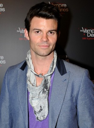  Daniel Gillies @ TVD 100th Ep Party