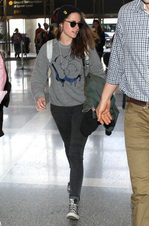  Kristen Arriving At Airport In Los Angeles