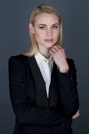  Lucy Fry Vampire Academy Press hari in NYC