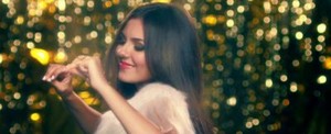  Victoria Justice - Золото - Музыка Video Screencaps