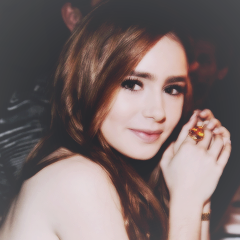  Lily Collins