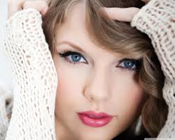 Taylor Swift Close-Up Image <3