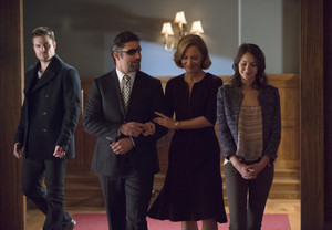  Arrow: तस्वीरें From Episode 2.15 “The Promise”