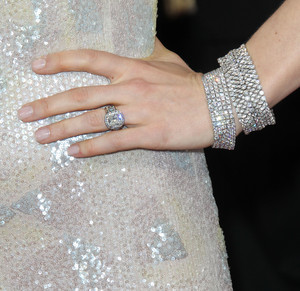  Jessica's ring at the Oscars 2014