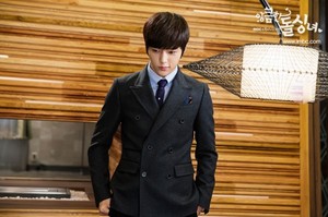L for 'Cunning Single Lady'