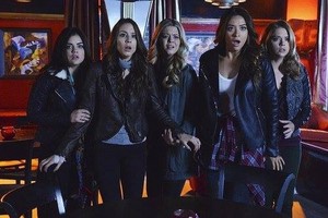  Pretty Little Liars season finale 4.24 "A is for Answers" - promotional चित्रो