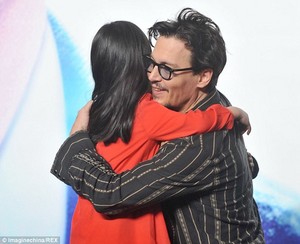  Aww, Johnny with little chinese những người hâm mộ