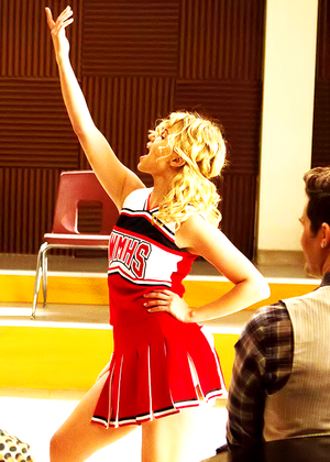  Dianna Agron's Glee Return