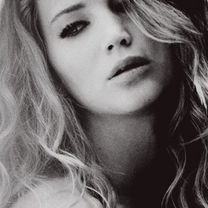  Jennifer Lawrence ✓