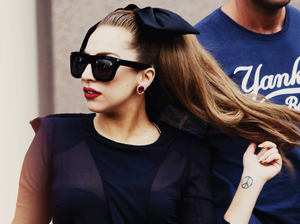  Lady GaGa যেভাবে খুশী Pics♥