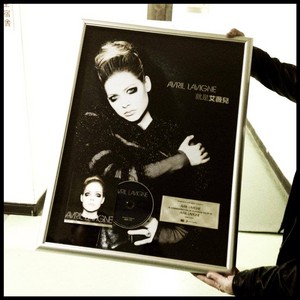  Platinium Certification for ''Avril Lavigne'', Taiwan