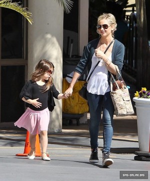  Sarah Picks Up 夏洛特 From Her Ballet Class in L.A. (March 15th, 2014)