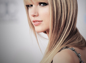  Amazing Taylor^____^
