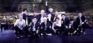  exo at their first event in japón