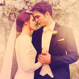  Edward and Bella<3