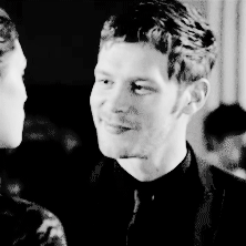  klaus licking his lips in hayley’s presence