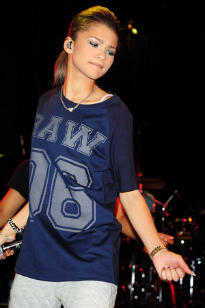  Zendaya performing in Best Buy Theater in NYC (May 2nd)