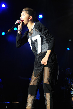  Zendaya performing in Best Buy Theater in NYC (May 2nd)
