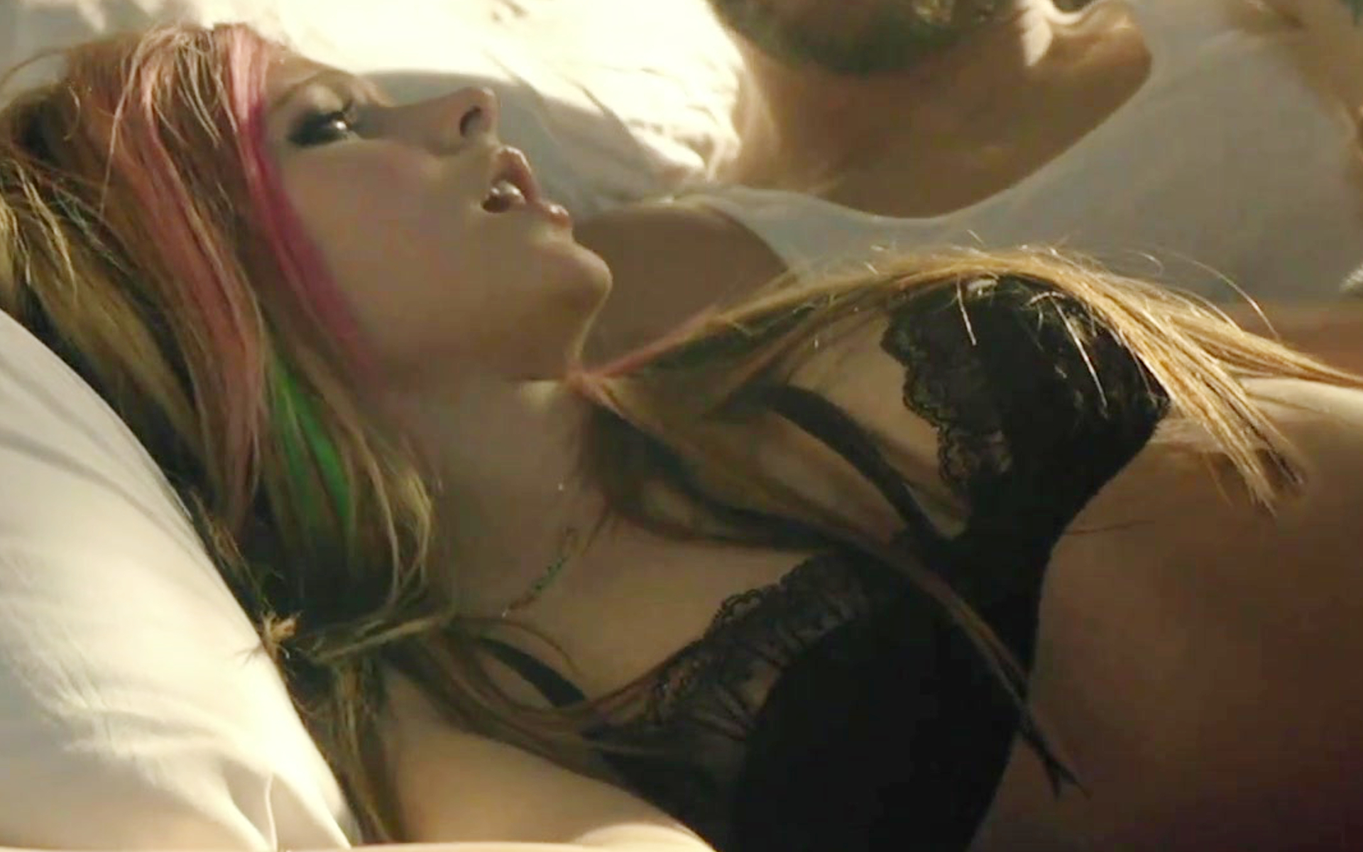Avril boob shot
