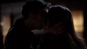 Closest shot of the kiss 5x20!