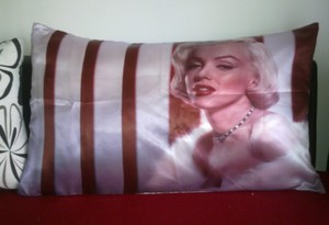 Marilyn Monroe Throw Pillow