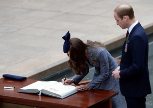  Prince William and Kate Mark ANZAC день
