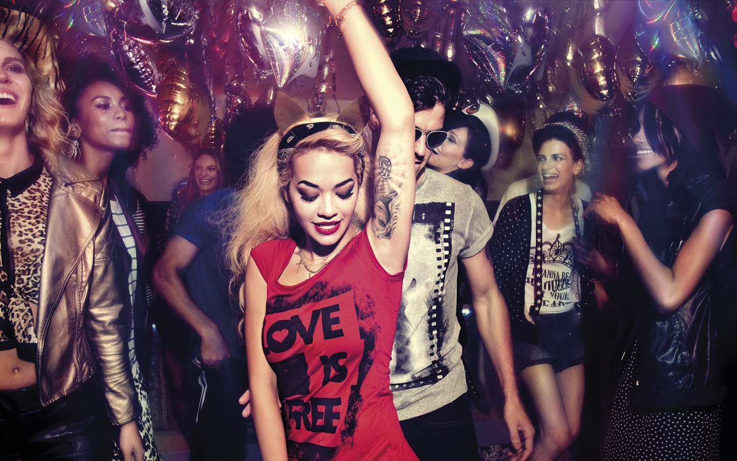 Rita Ora Wallpaper: Rita Ora partying.