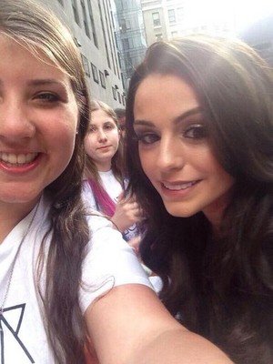 27/05/2014 — On The TODAY Show with Fans