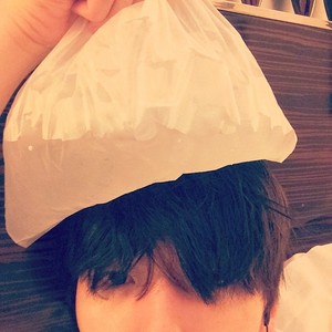  Baekhyun 140604 Instagram Update: 머리에 혹이생겼다.얼음을가져다주셨다. (내얼굴