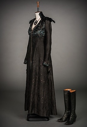  Details of Sansa’s new dress from The Mountain and the 독사 같은 사람, 바이퍼