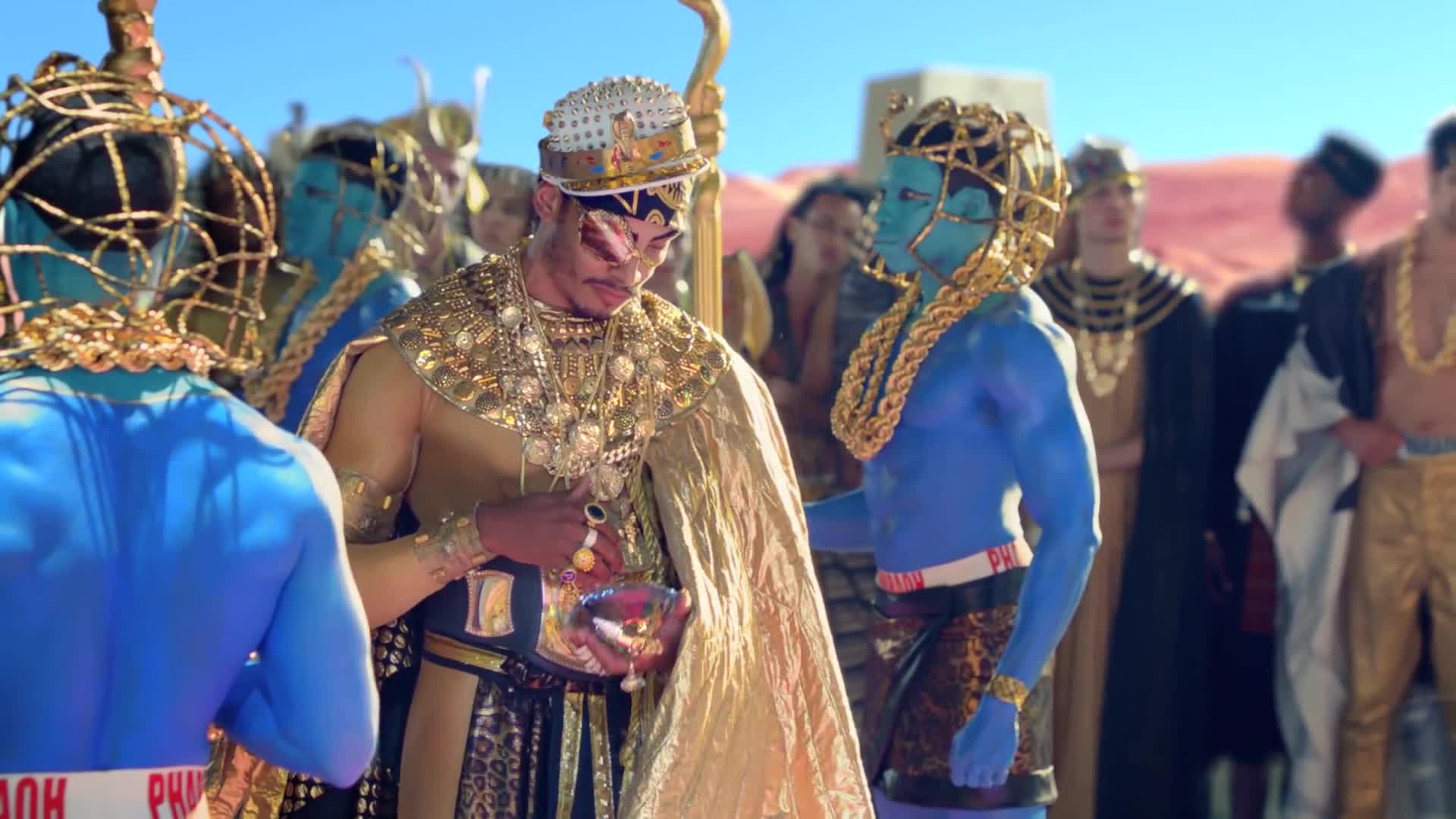 Katy Perrys Dark Horse Video: Preview The Clip & See 