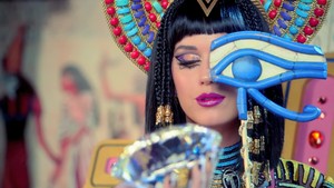 Katy Perry- Dark Horse {Music Video}