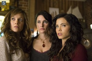 Witches Of East End - Episode 2.01 - Promotional foto's