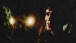 bellamy making clarke all giggly with eyebrow game (｡♥‿♥｡)